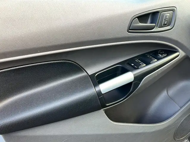 Ford Transit Connect view 15