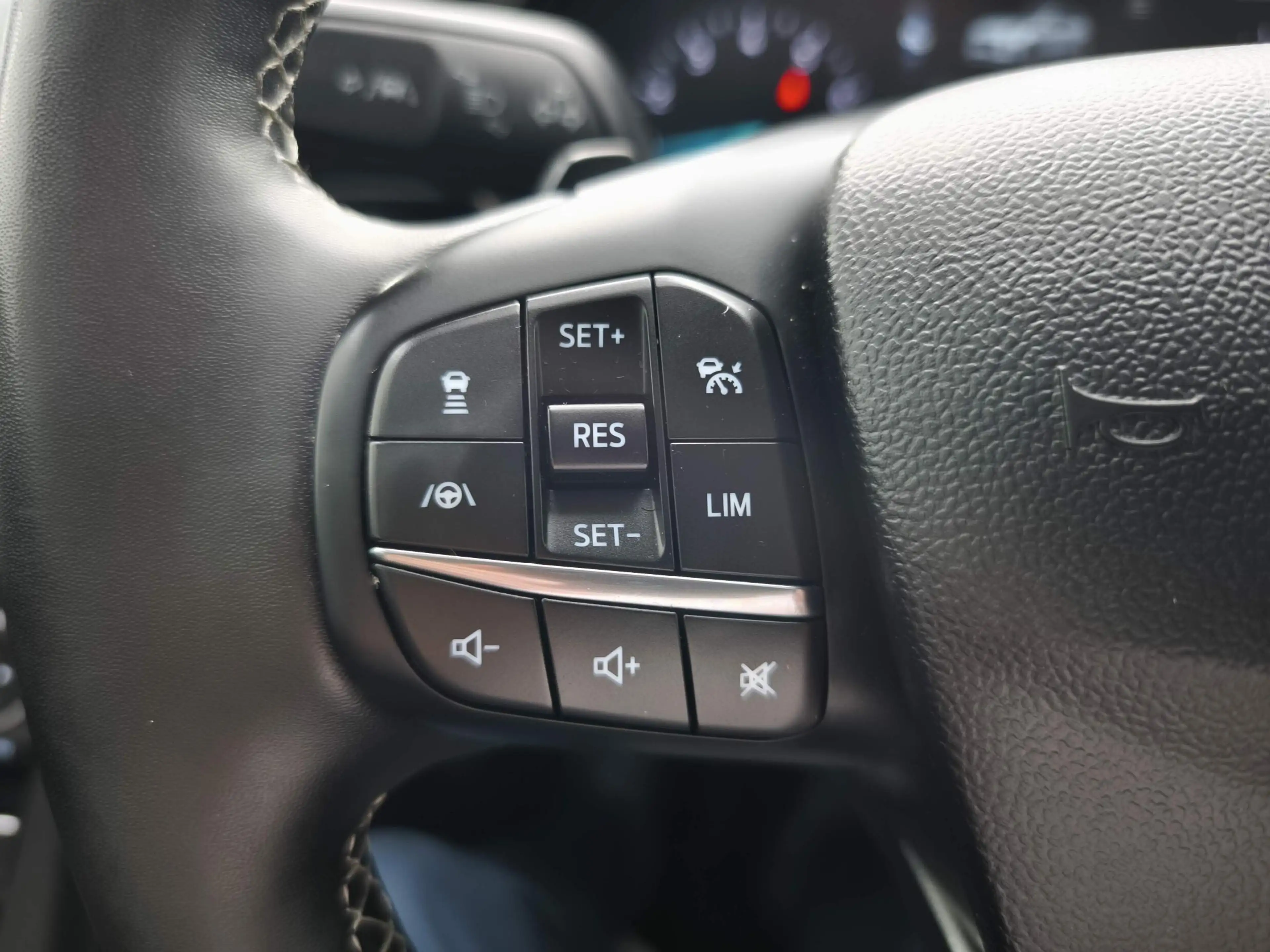 Ford Puma 1.0 EcoBoost Titanium X — photo 7