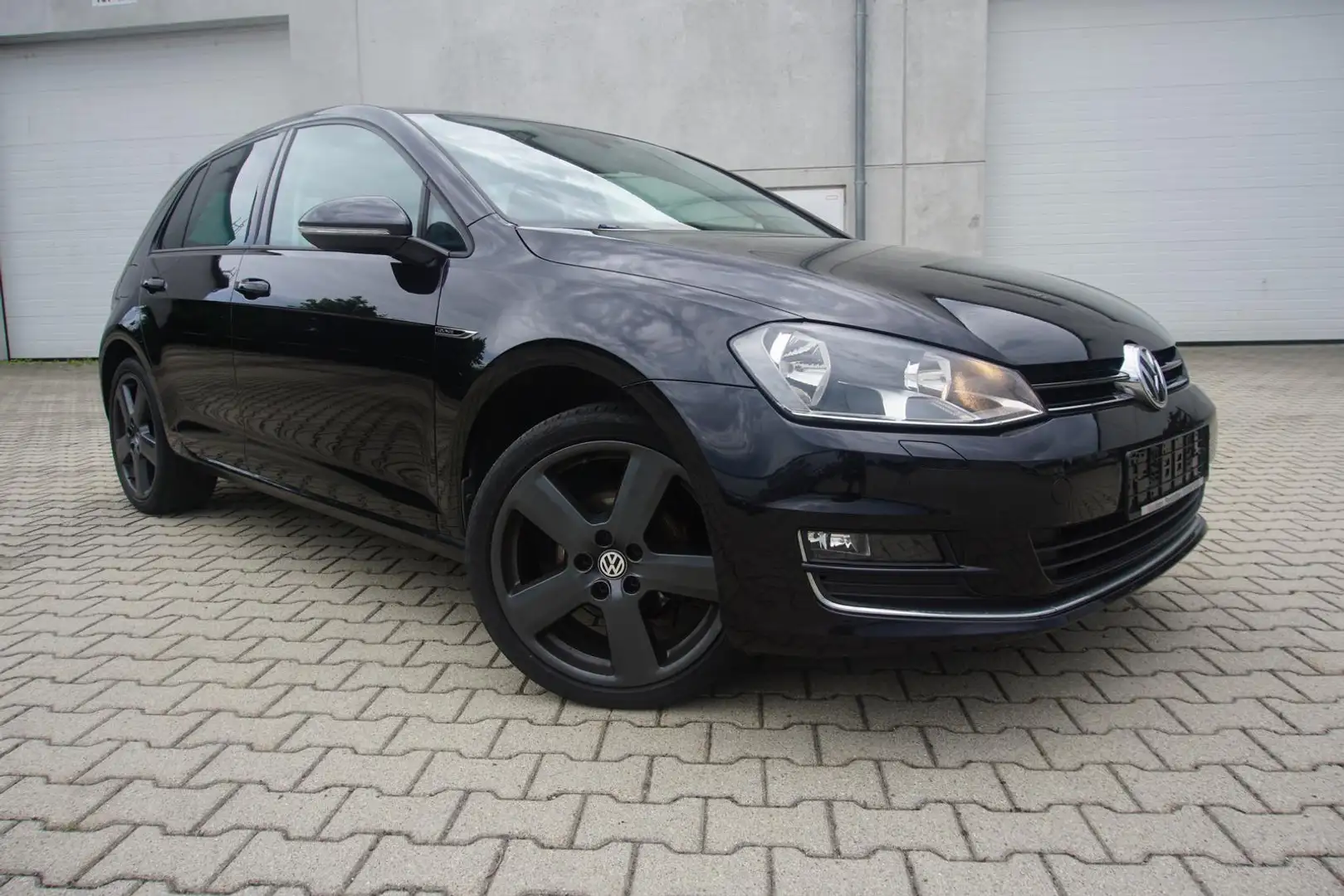 Volkswagen Golf 1.2TSI Lounge SHZ PDC Tempomat Negru - 1