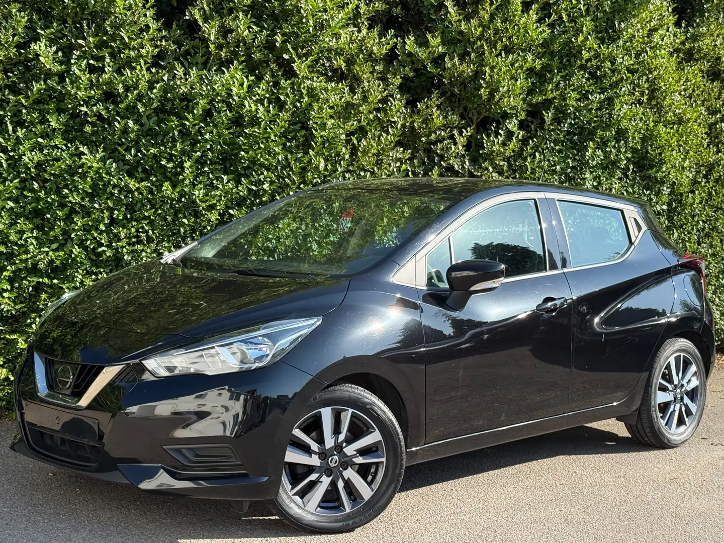 Nissan Micra 1.0i+NAVI+CAMERA+AIRCO+CARNET+JANTES+EURO 6B Schwarz - 1