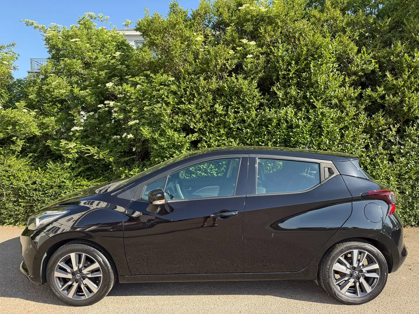 Nissan Micra 1.0i+NAVI+CAMERA+AIRCO+CARNET+JANTES+EURO 6B Schwarz - 2