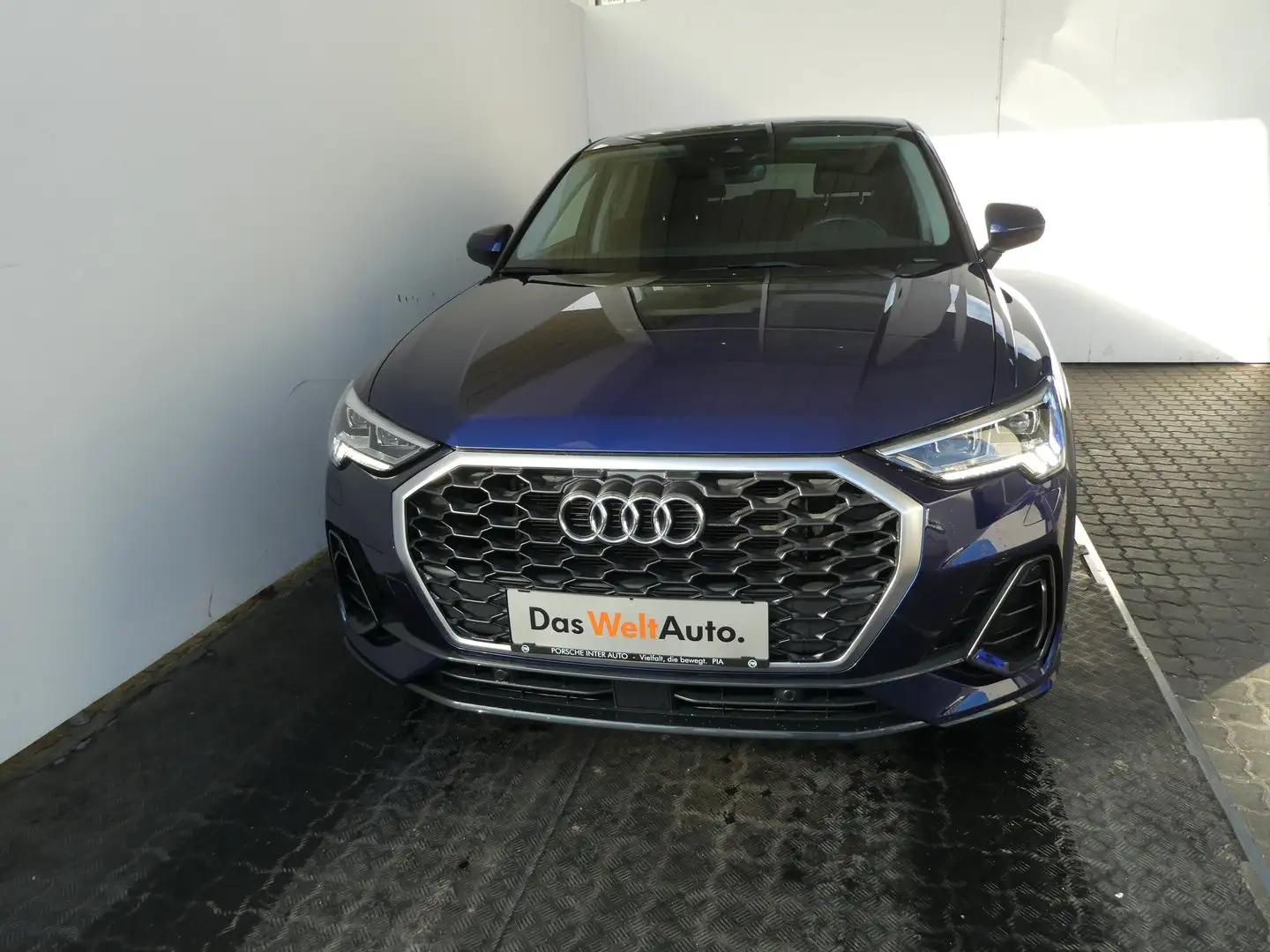 Audi Q3 35 TFSI Blau - 2