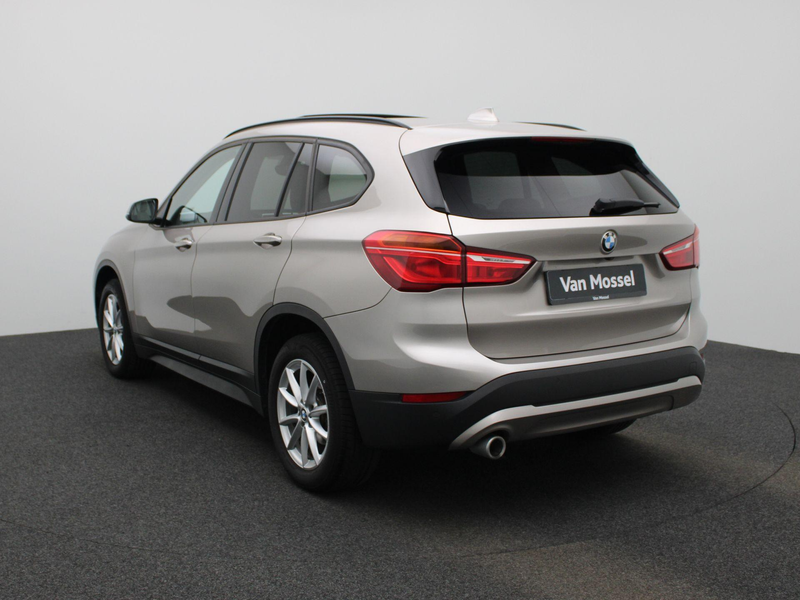 BMW X1 sDrive16dA (85 kW) LEDER + zetelverwarming | Elect — photo 2