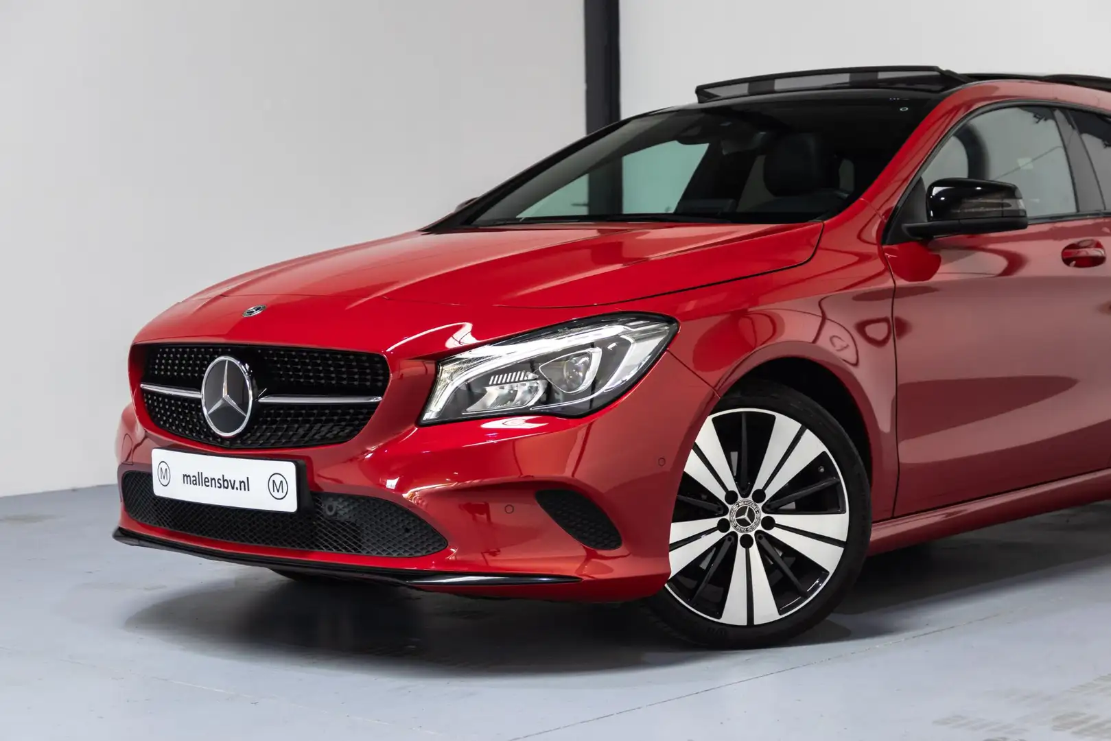 Mercedes-Benz CLA 250 Shooting Brake Sport 4MATIC 220/LEDER/PANO/CAMERA/ Rood - 2