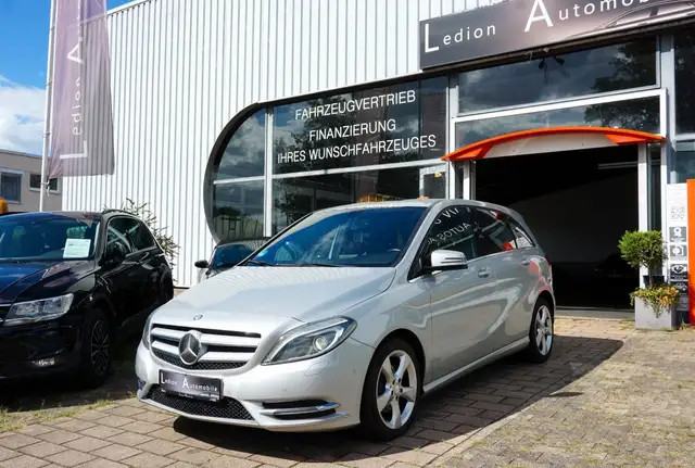 Mercedes-Benz B 200 B200*SPORT-PAKET*XENON*NAVI*SHZ* 1.HAND