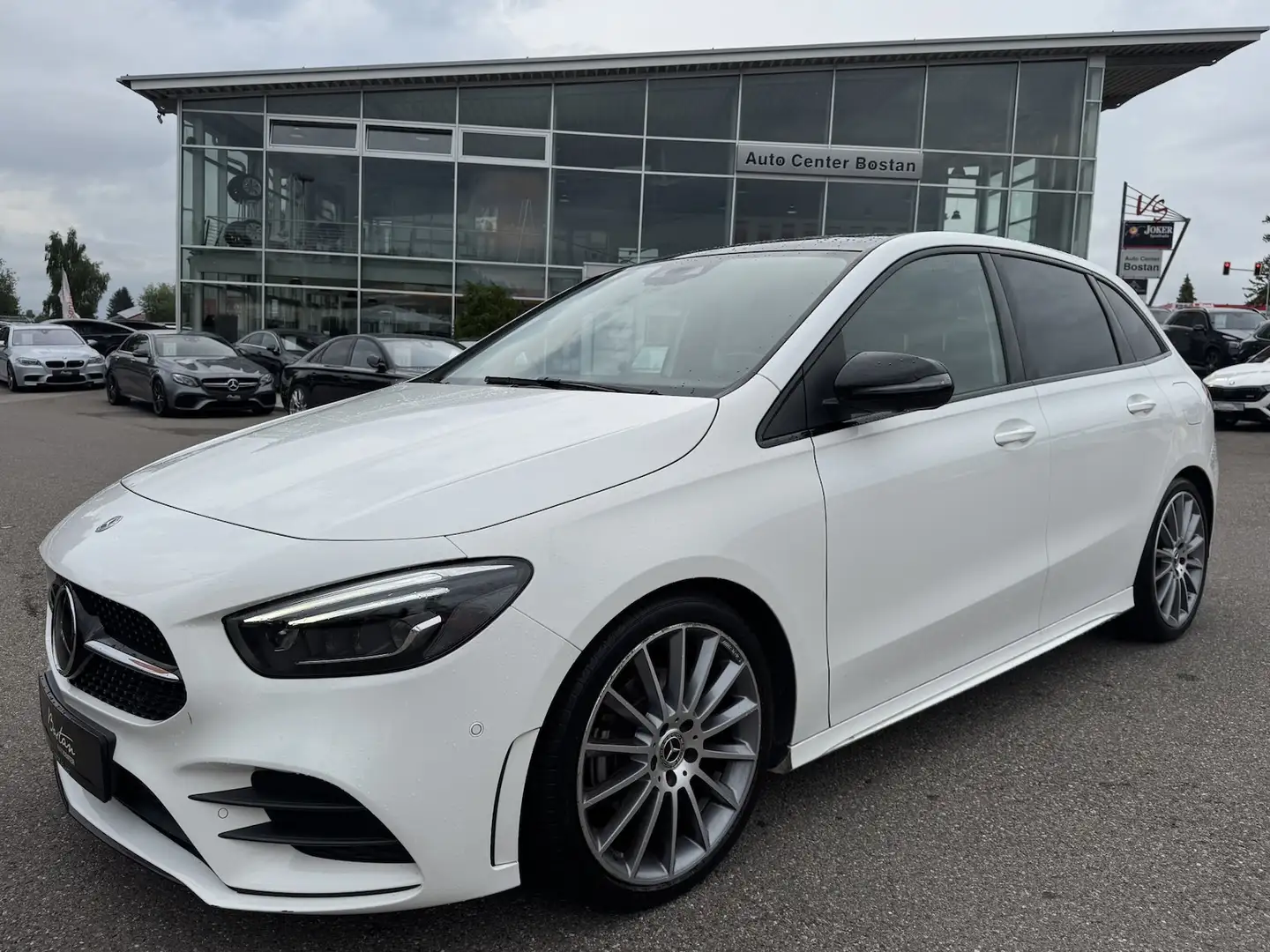 Mercedes-Benz B 180 AMG/PANORAMA/360°/LEDER/NIGHT/VIRTUALTACHO Biały - 2