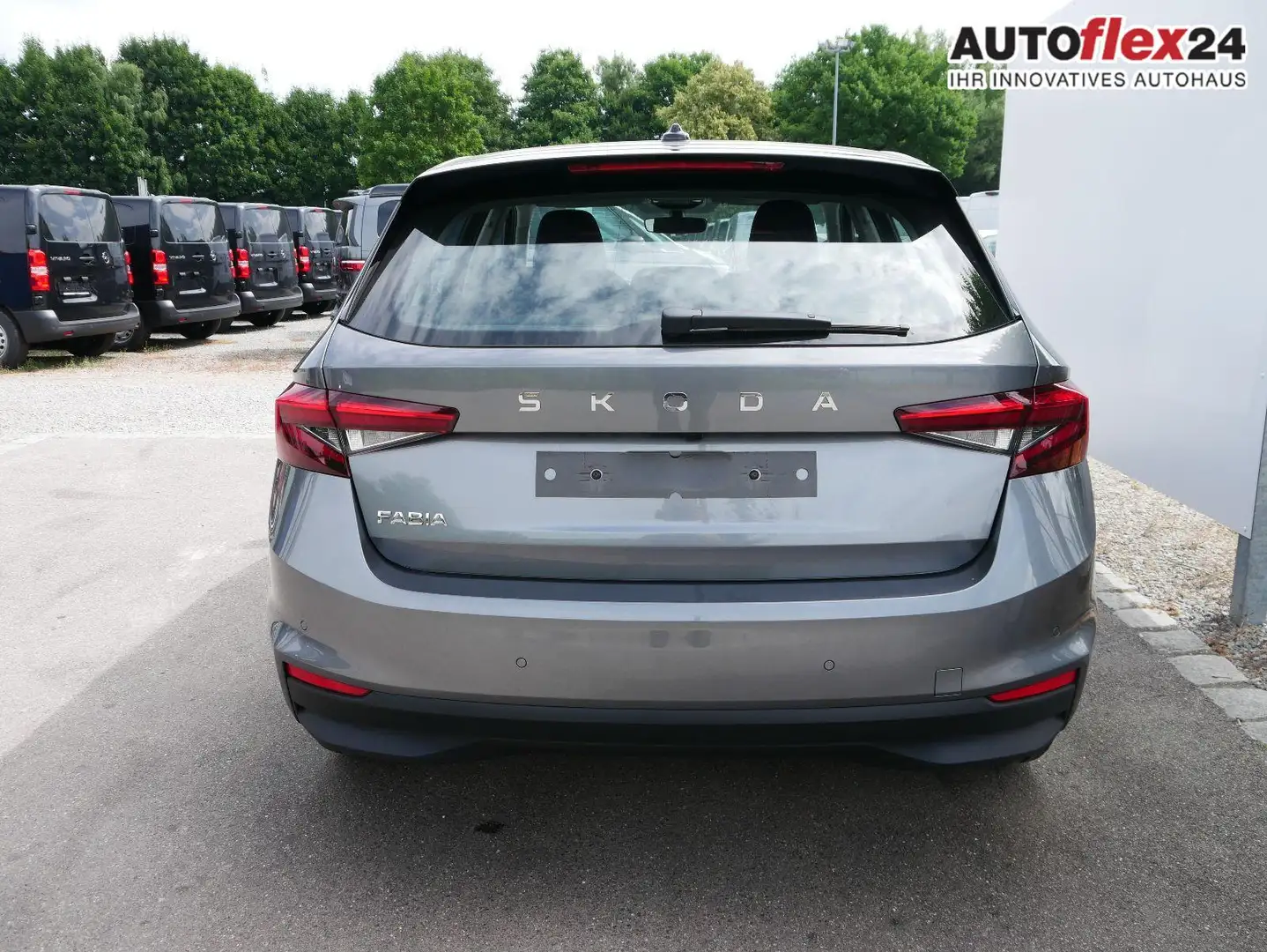 Skoda Fabia 130 Jahre 1,0 MPI*LED*PDC HI.*KAMERA*APP-CONNEC... Gris - 2