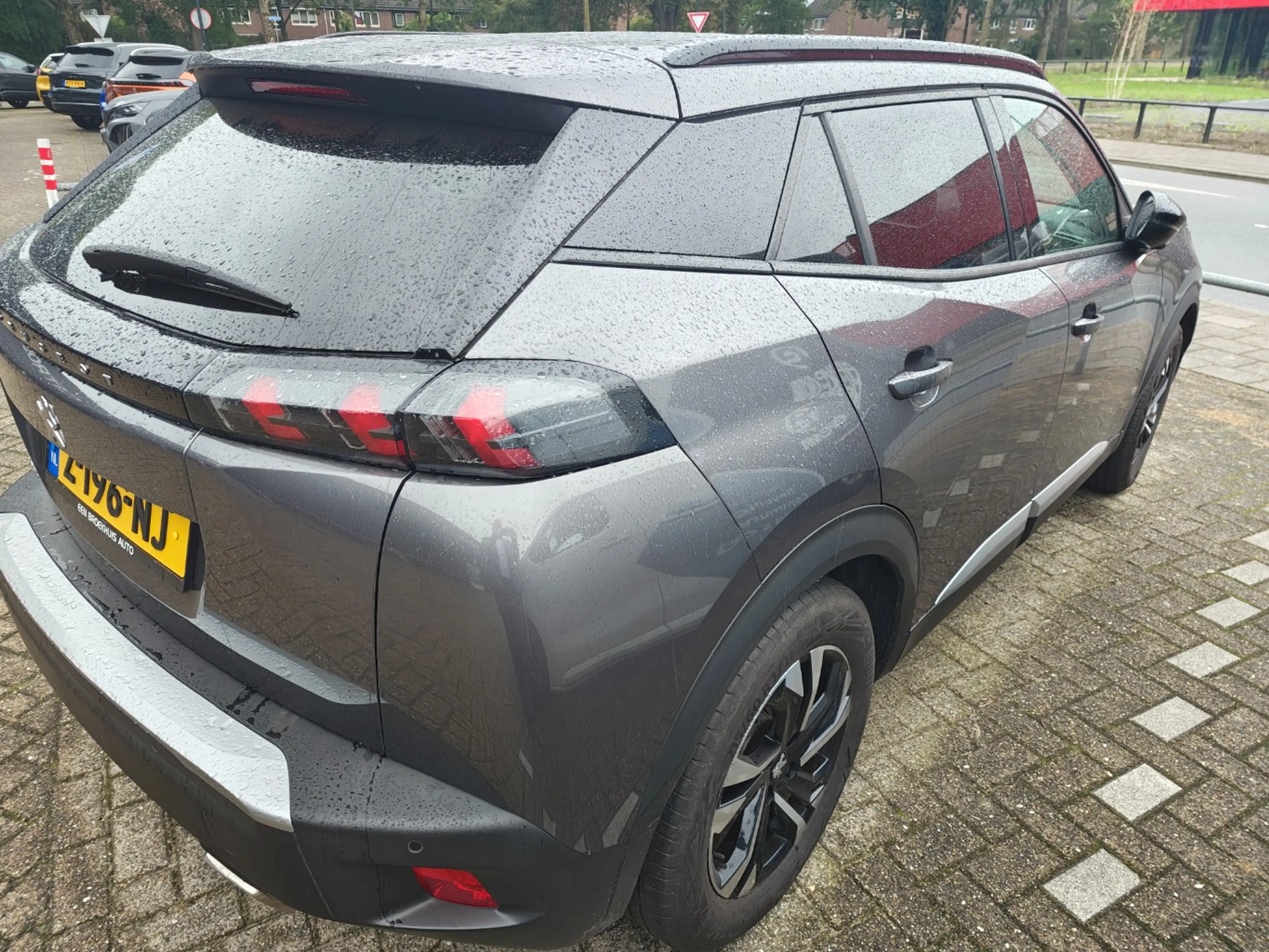 Peugeot 2008 1.2 PureTech Allure Pack | Achterbank in delen nee — photo 3