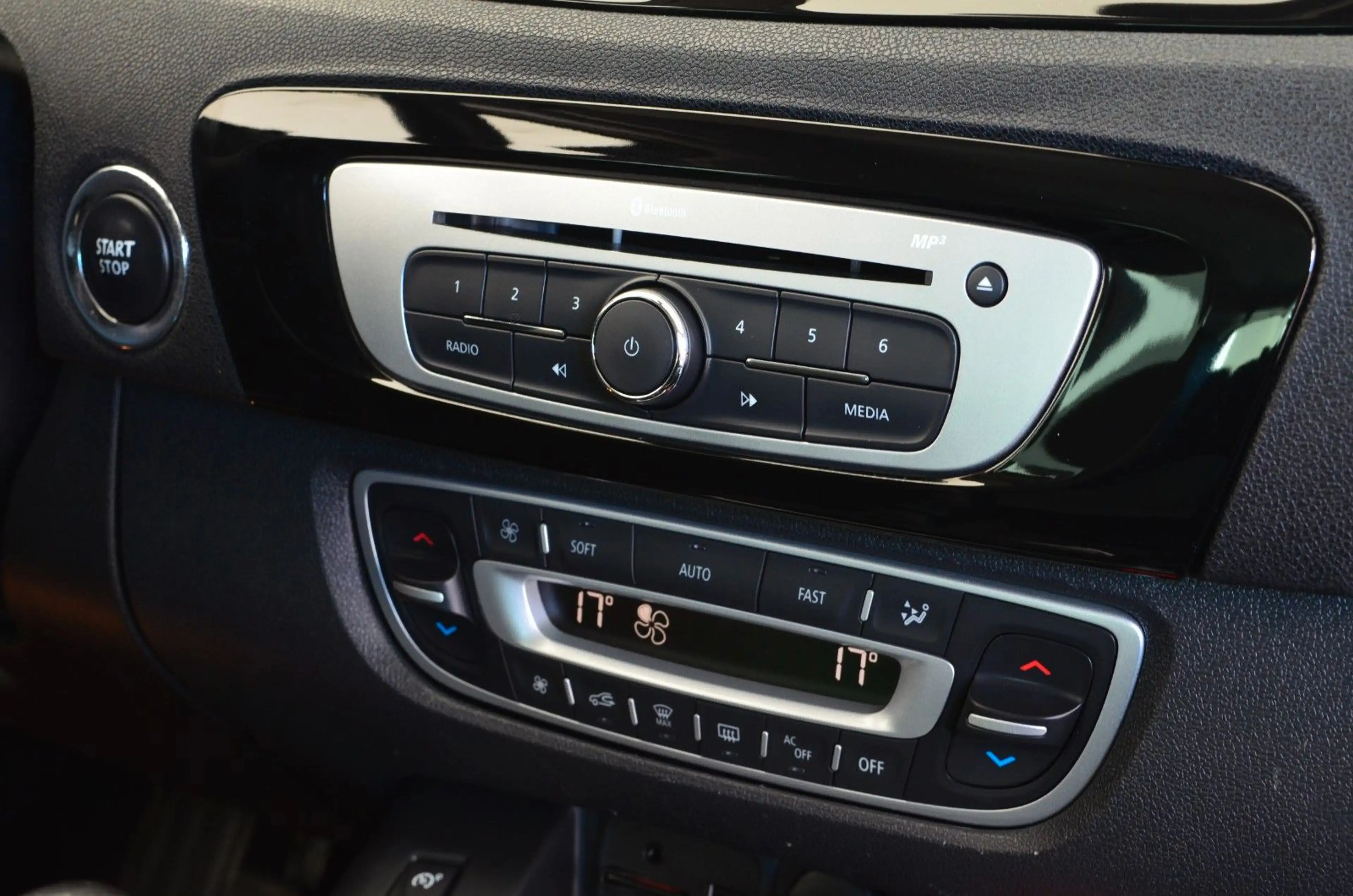 Renault Scenic III BOSE Edition |Navi|PDC+Kamera |17`Alu — photo 17