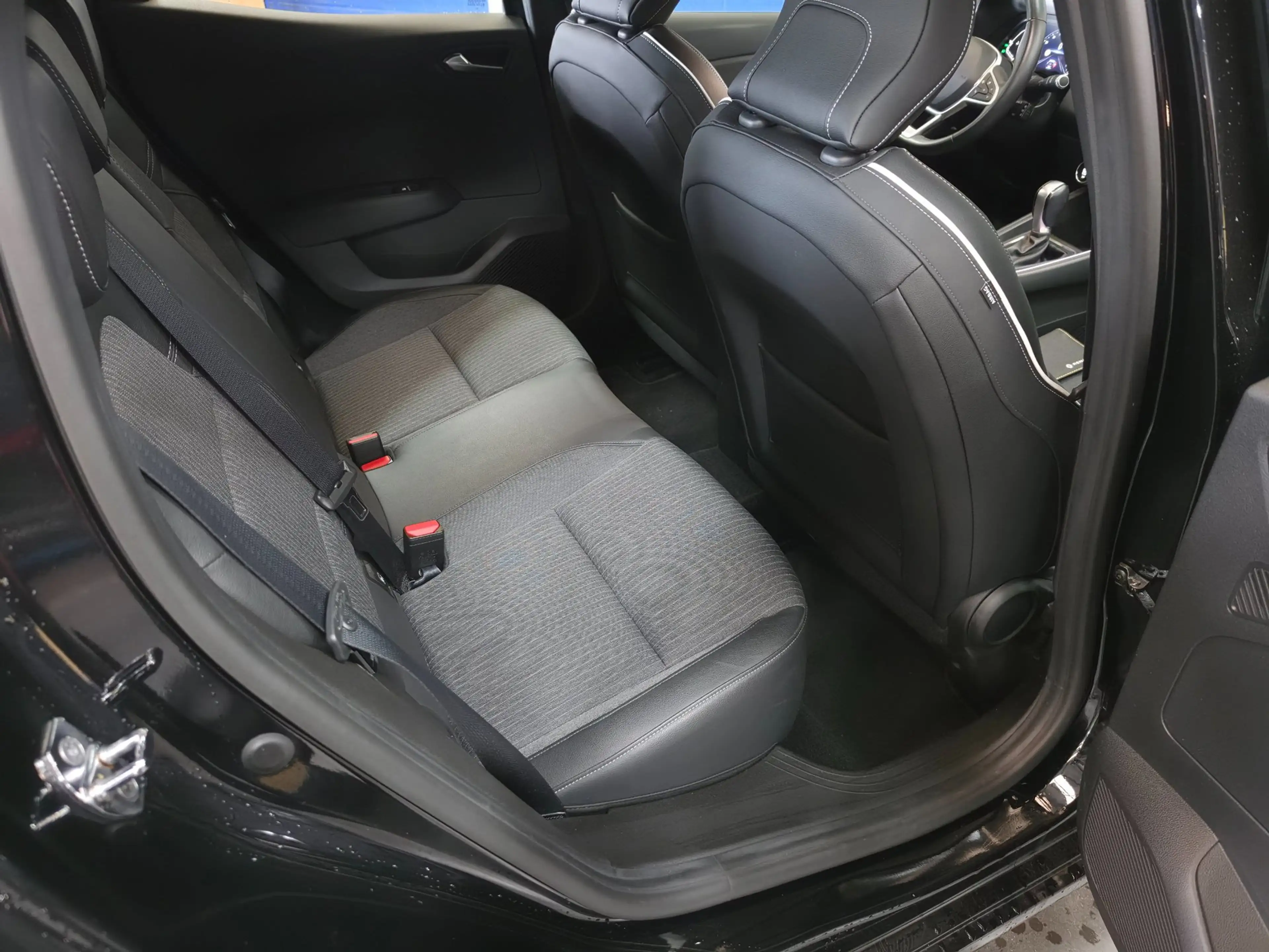 Renault Clio 1.3 TCe Intens — photo 16