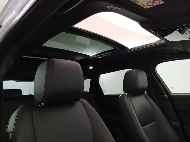 Land Rover Range Rover Velar view 18