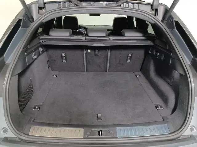 Land Rover Range Rover Velar view 13