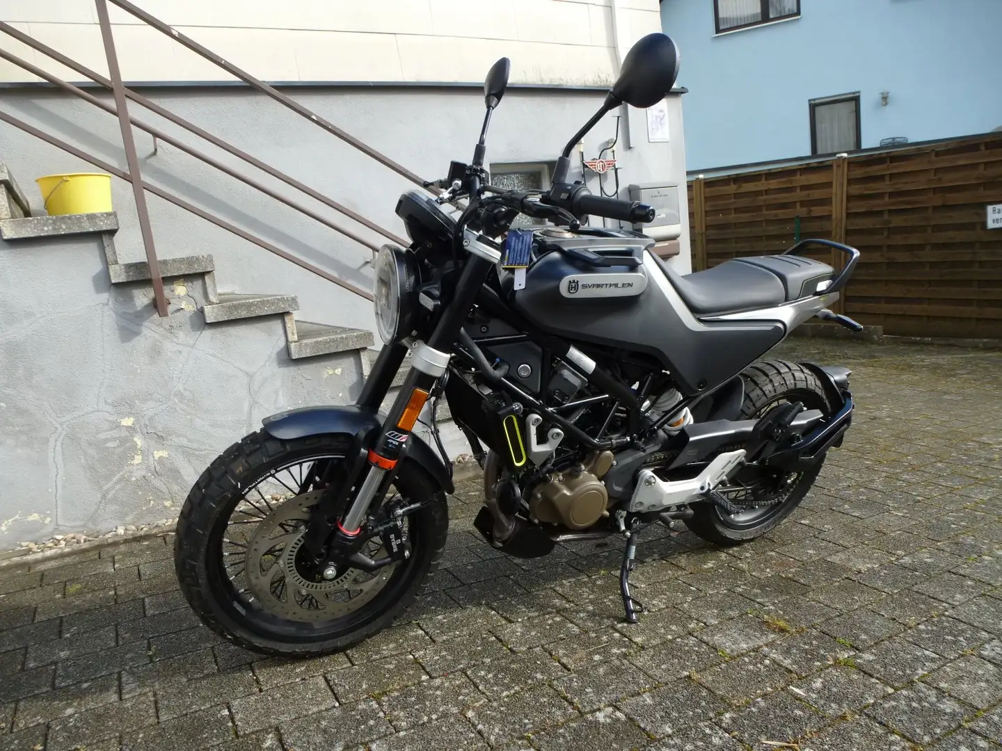 Husqvarna Svartpilen 125,Neufahrzeug mit Tagesz.12/24,Garantie,LED,6G. Schwarz - 1
