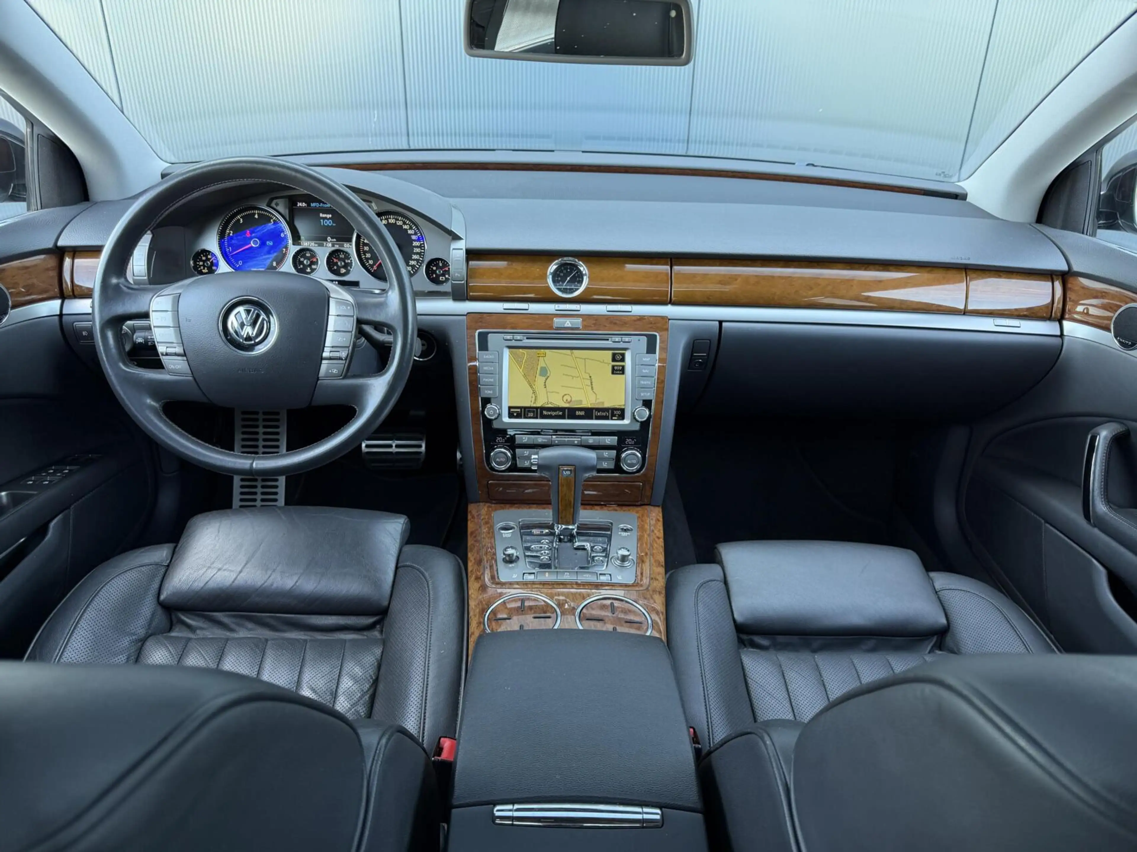 Volkswagen Phaeton 4.2 V8 4Motion Dynaudio - Schuifdak - ACC - Leder — photo 15