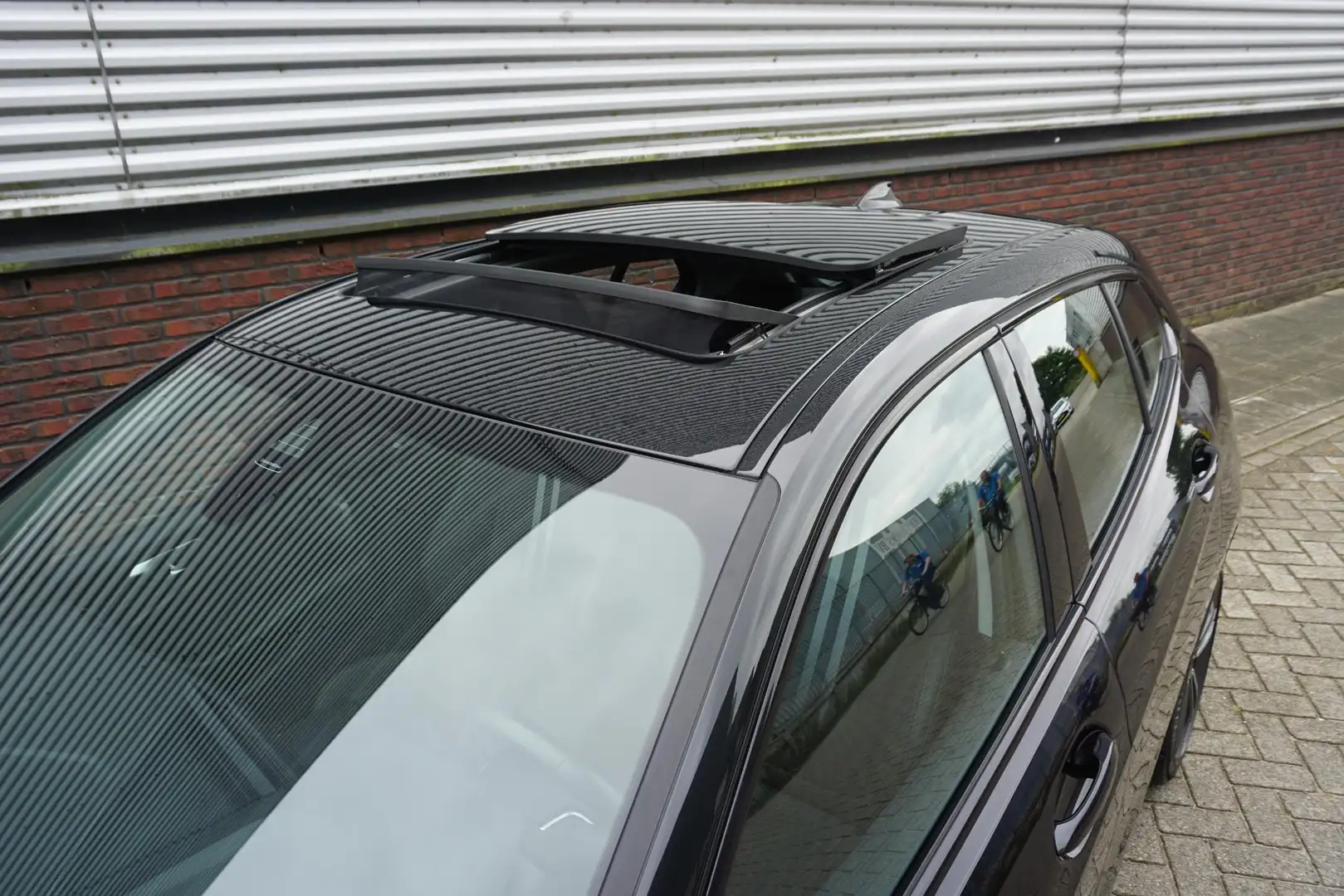 BMW 118 1-serie 118i 140PK Sport-line/Panodak/Camera/Parki Zwart - 2