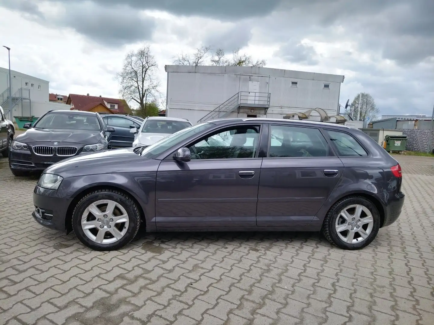 Audi A3 Sportback 1.6 TDI Attraction*KLIMAAUTO*TEMPOM Grau - 2