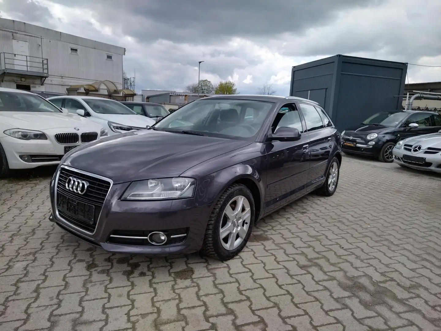 Audi A3 Sportback 1.6 TDI Attraction*KLIMAAUTO*TEMPOM Grau - 1