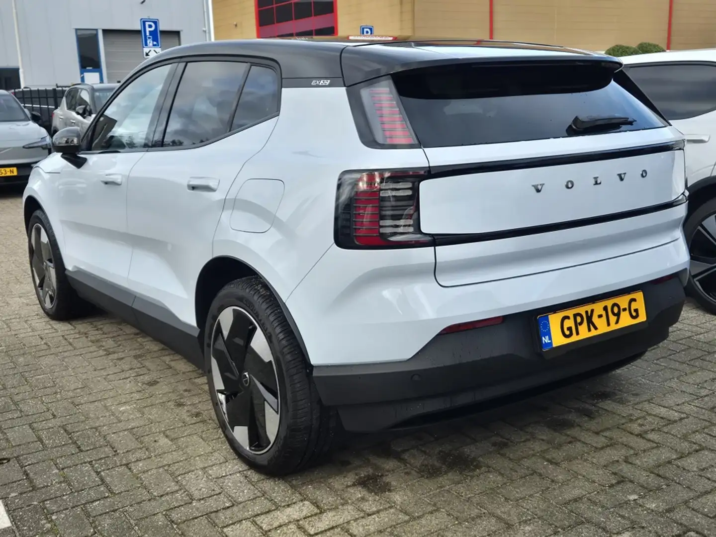 Volvo EX30 Extended Range Plus 272PK/69 kWh | Harman Kardon | Blauw - 2