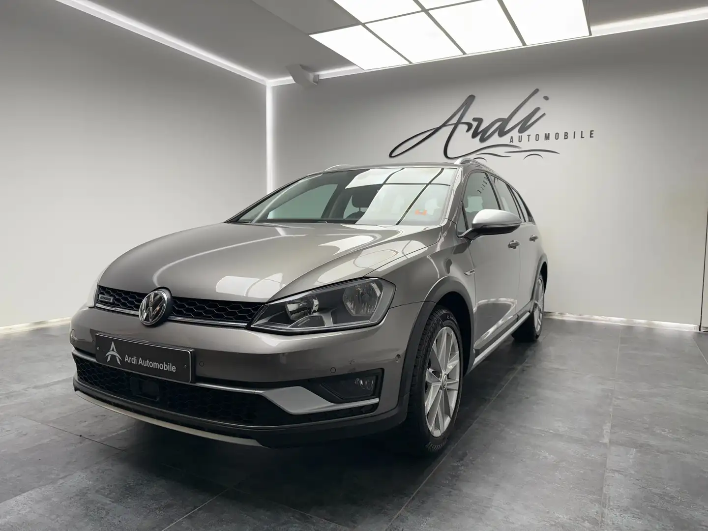 Volkswagen Golf Alltrack 2.0TDi 4Motion *GPS*1ER PROP*GARANTIE* Gris - 1