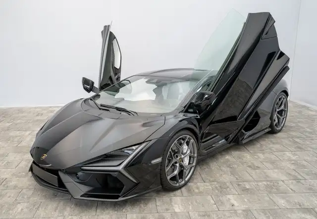 Lamborghini Revuelto