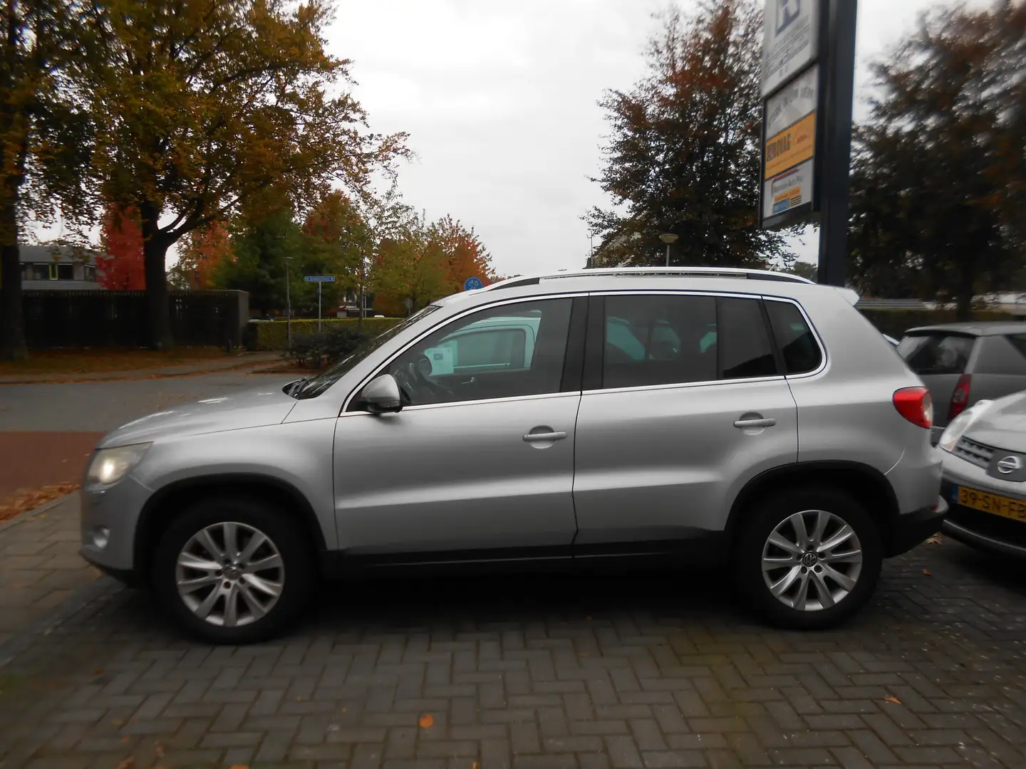 Volkswagen Tiguan 2.0 TDI Sport&Style 4Motion Automaat / Trekhaak / Grijs - 2