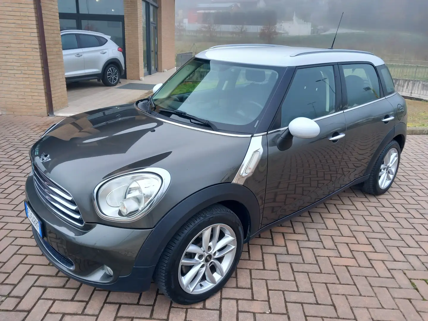 MINI Cooper D Countryman Mini Countryman 2.0 Cooper D auto Grijs - 1