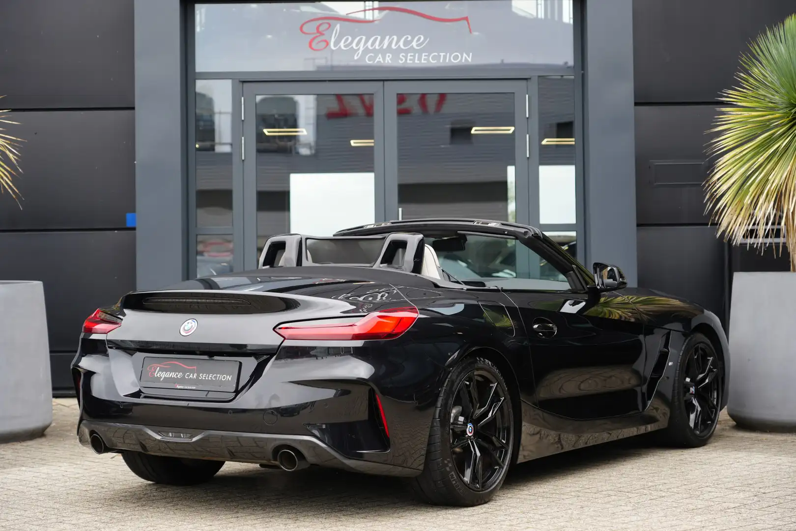 BMW Z4 Roadster sDrive20i M Sport High Executive 198 PK H Zwart - 2