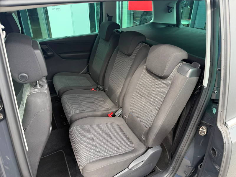 SEAT Alhambra Executive TDI — photo 10
