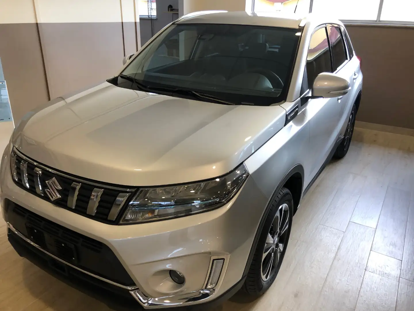 Suzuki Vitara HYBRID TOP 4WD, NUOVO, CON SUZUKI DAL 1986 Argento - 1