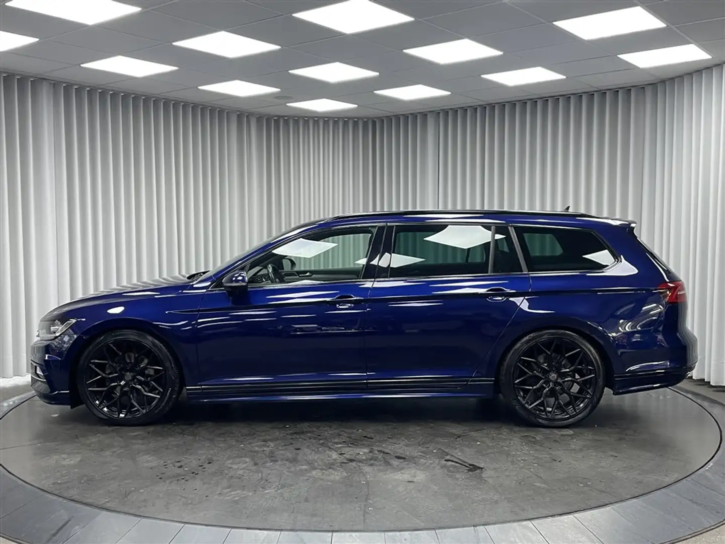 Volkswagen Passat Variant 2.0 TDi / Variant / R-Line / ACC / Leder / BLISS Bleu - 2