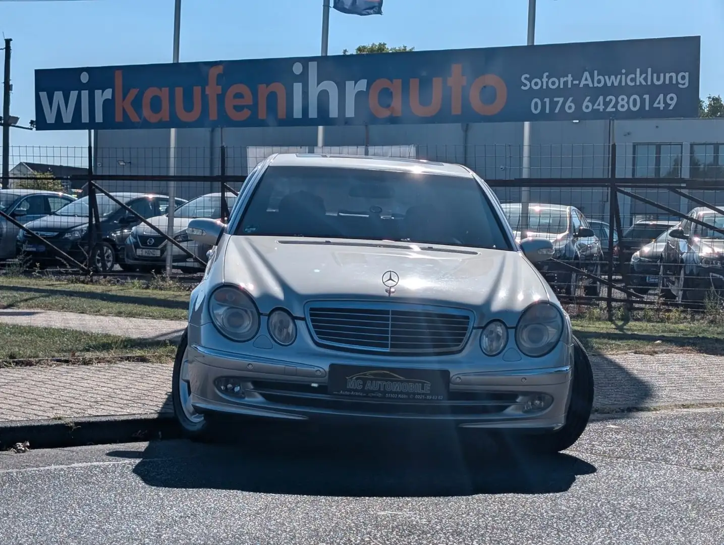 Mercedes-Benz E 270 E-Klasse Lim. E 270 CDI*TEMPOMAT*PDC V-H*NAVI !! Silber - 1