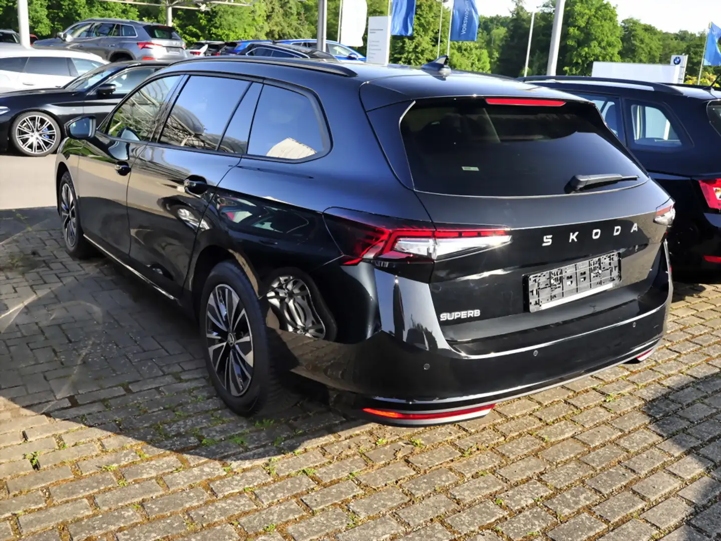Skoda Superb Combi 2.0 TDI Selection Navi Matrix AHK Schwarz - 2