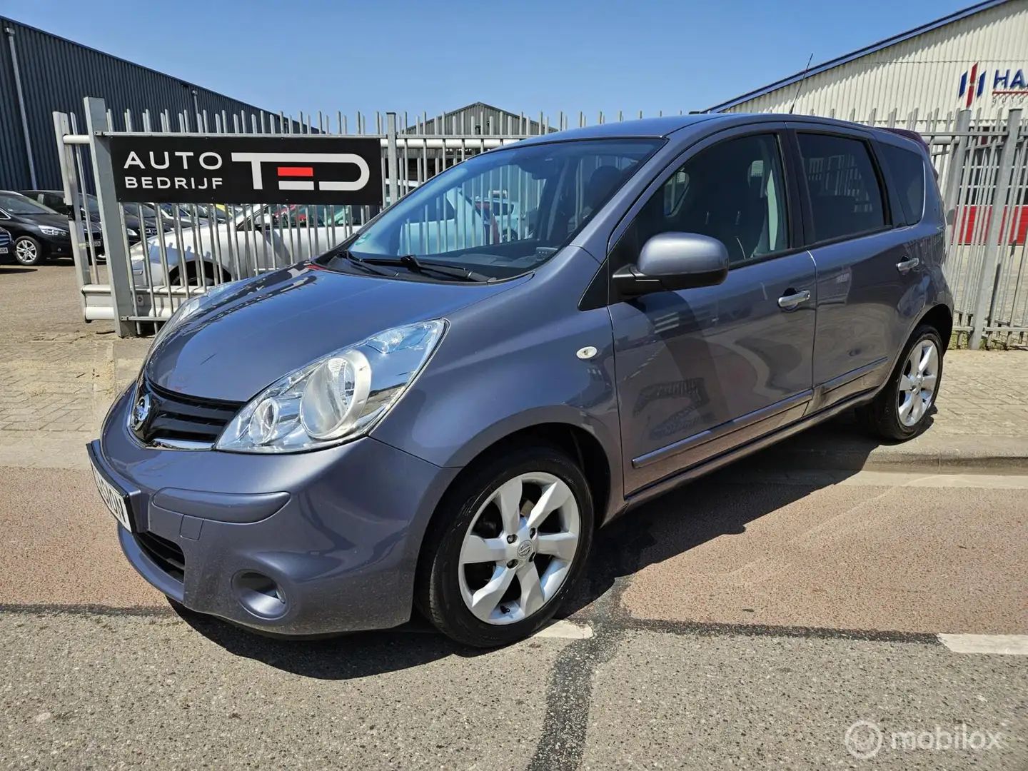 Nissan Note 1.6 Life + Trekhaak Automaat Blauw - 1
