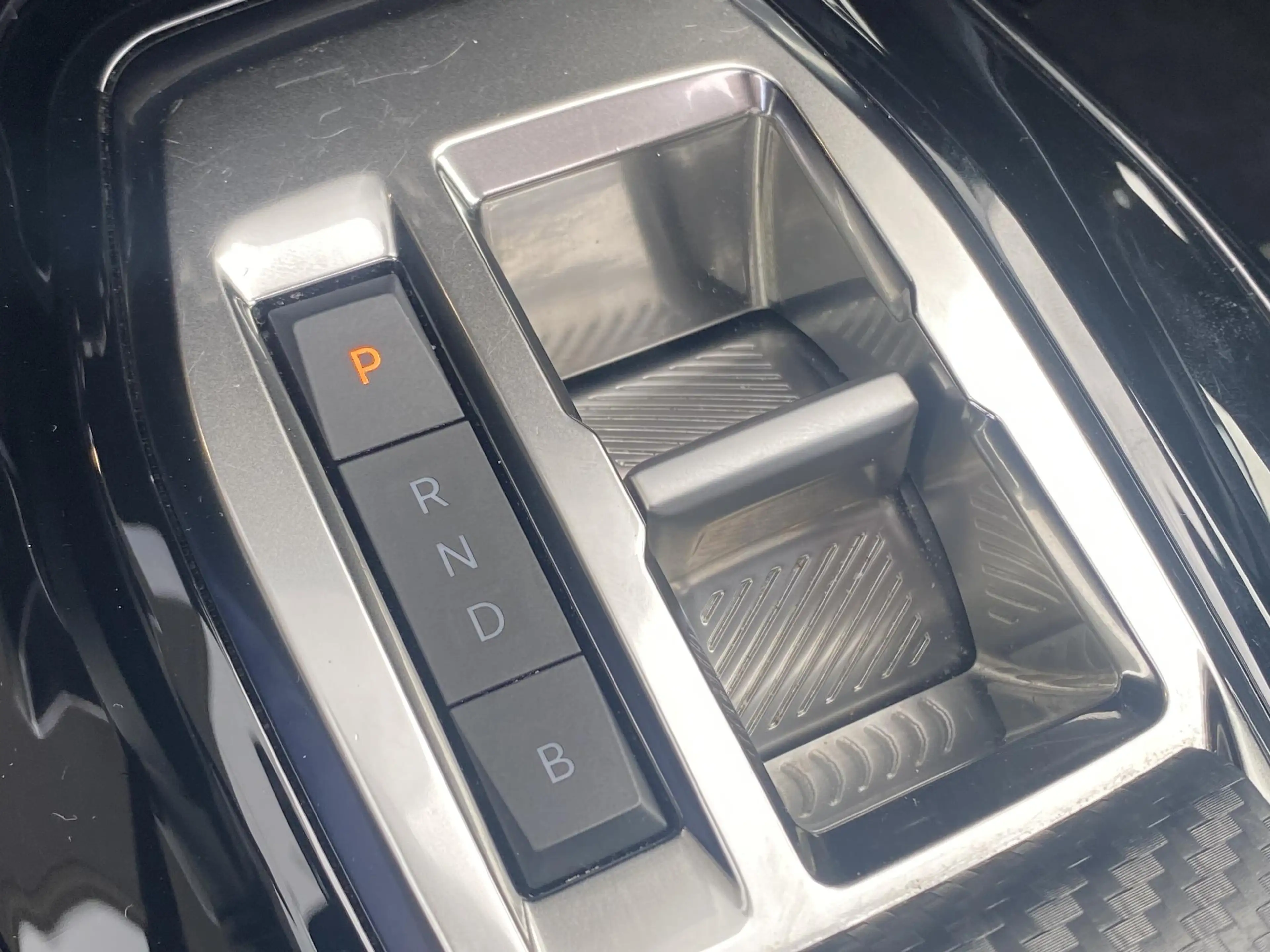 Peugeot e-2008 EV GT 50 kWh l Panoramisch Schuifdak l Massage l C — photo 11