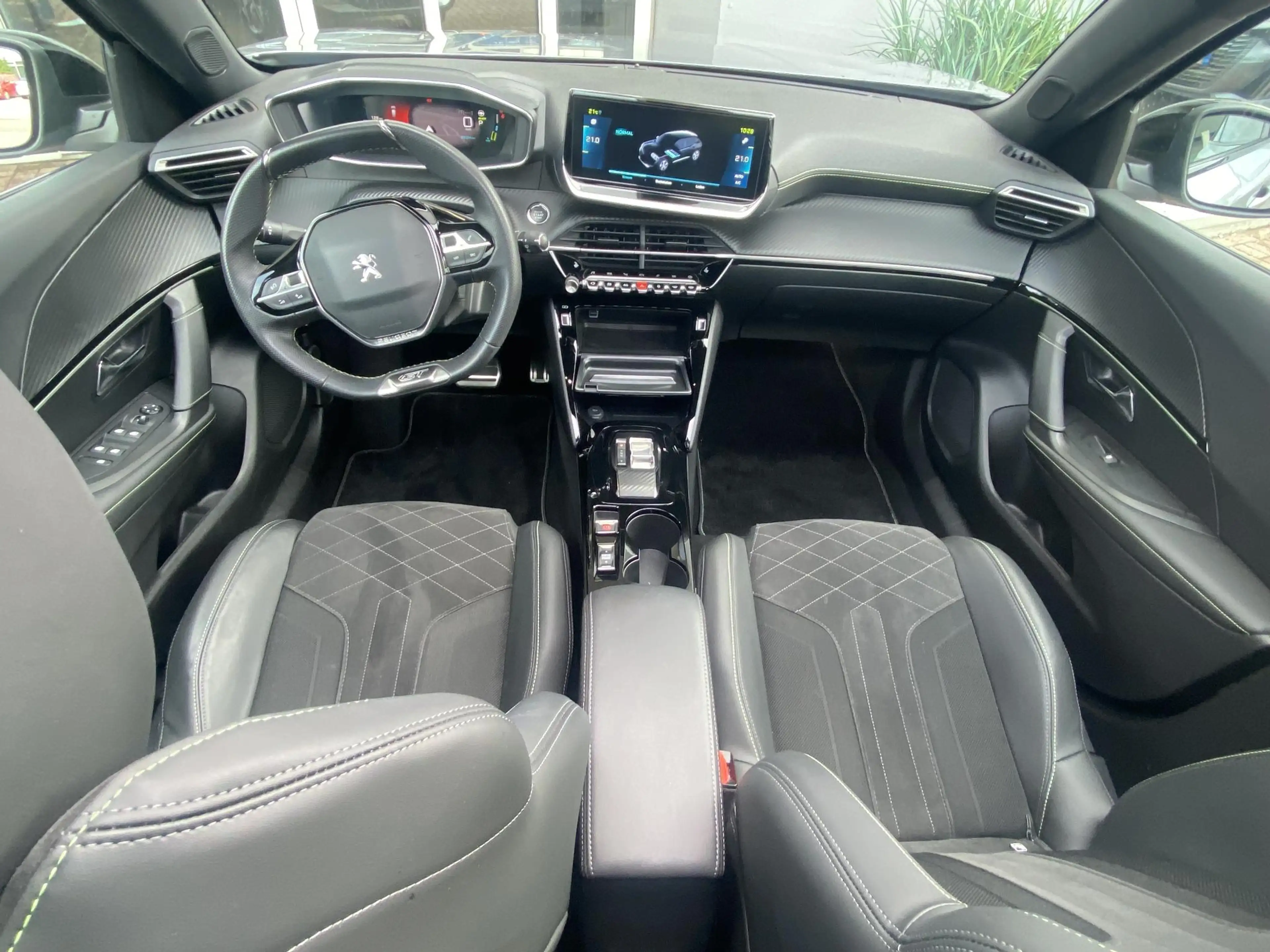 Peugeot e-2008 EV GT 50 kWh l Panoramisch Schuifdak l Massage l C — photo 7