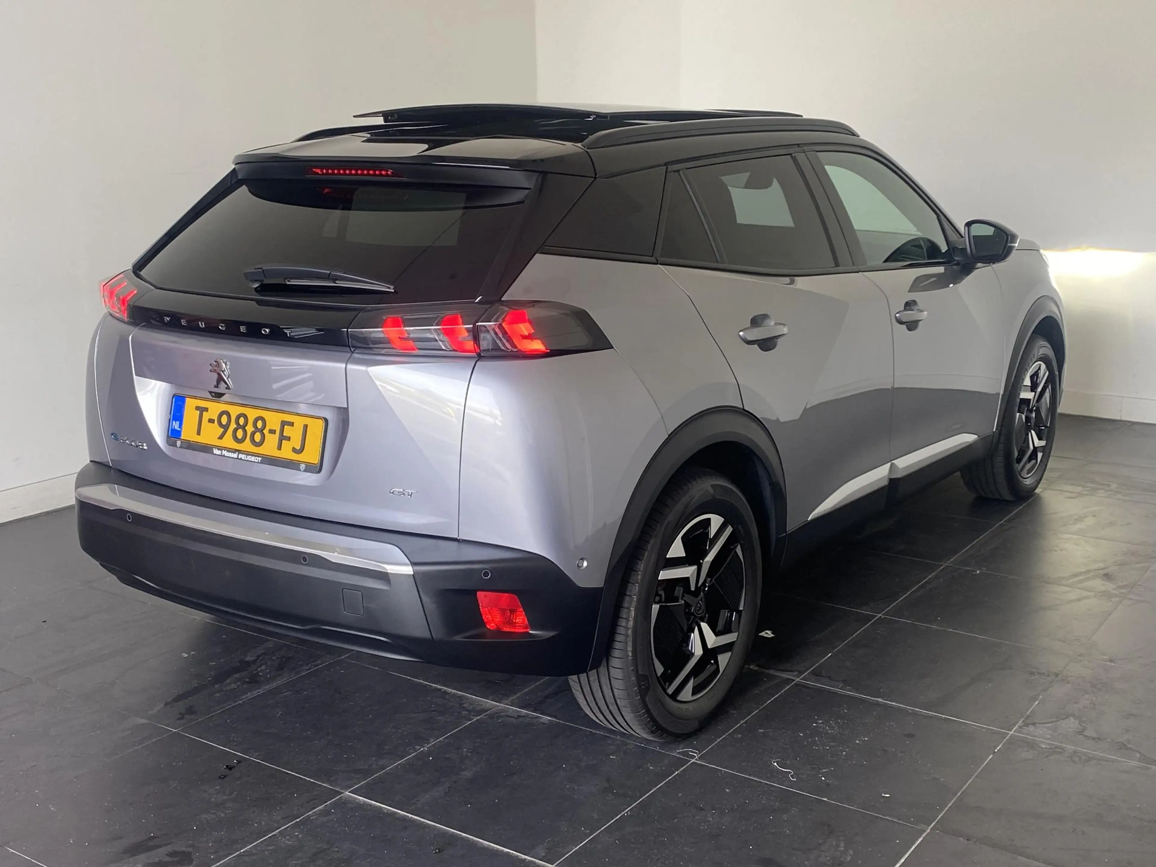 Peugeot e-2008 EV GT 50 kWh l Panoramisch Schuifdak l Massage l C — photo 2