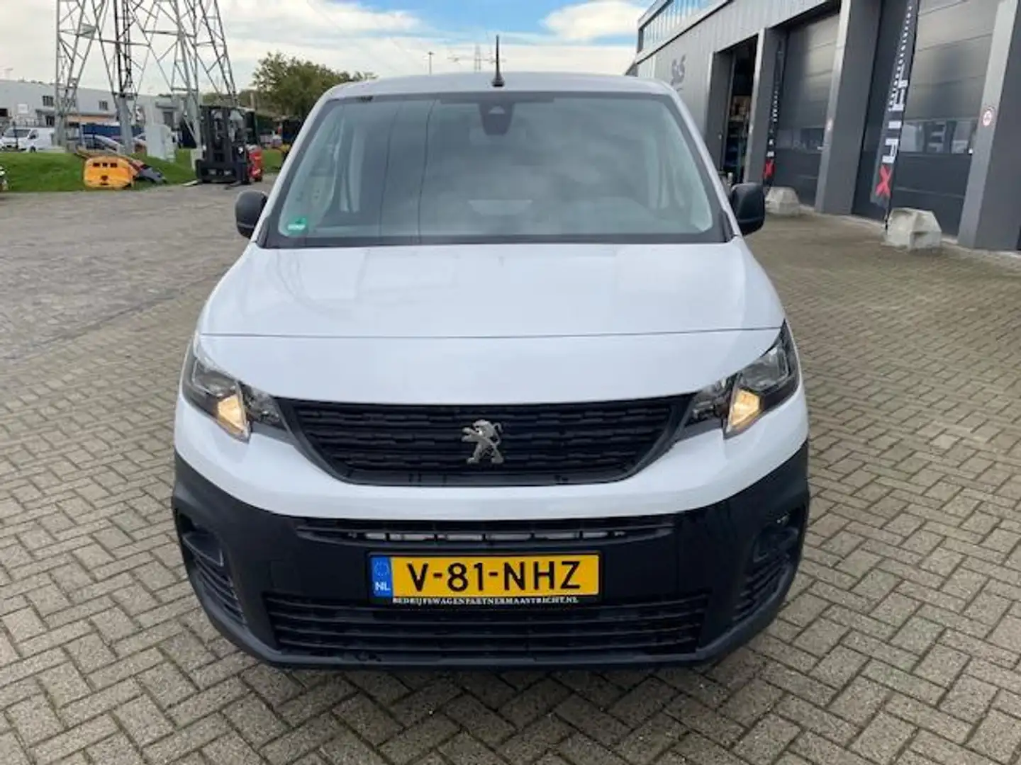 Peugeot Partner E-PARTNER 136 L1 50 kWh 136Pk Wit - 2