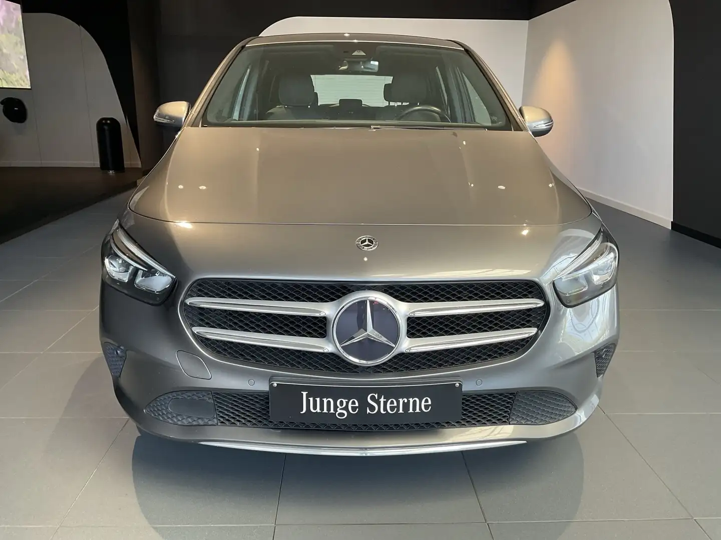 Mercedes-Benz B 180 B 180 d Edition 19 Progr RüKam Spiegelp LED Editio Grau - 2