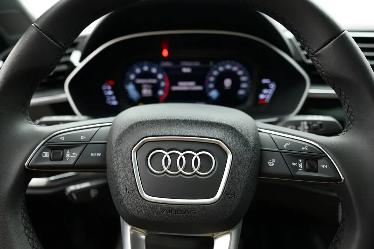 Audi Q3 photo Audi Q3