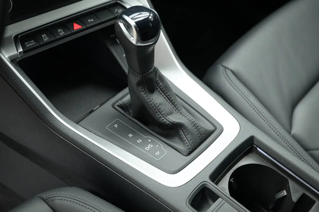 Audi Q3 photo Audi Q3