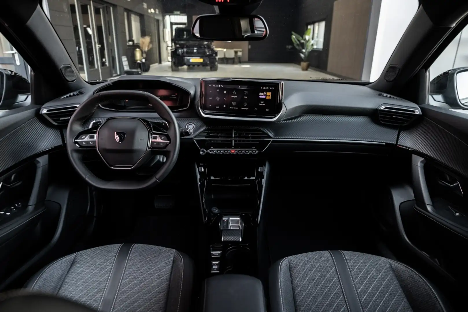Peugeot 2008 1.2 Hyb 136PK Allure | 360 Camera | DAB | Zwarte H Negro - 2