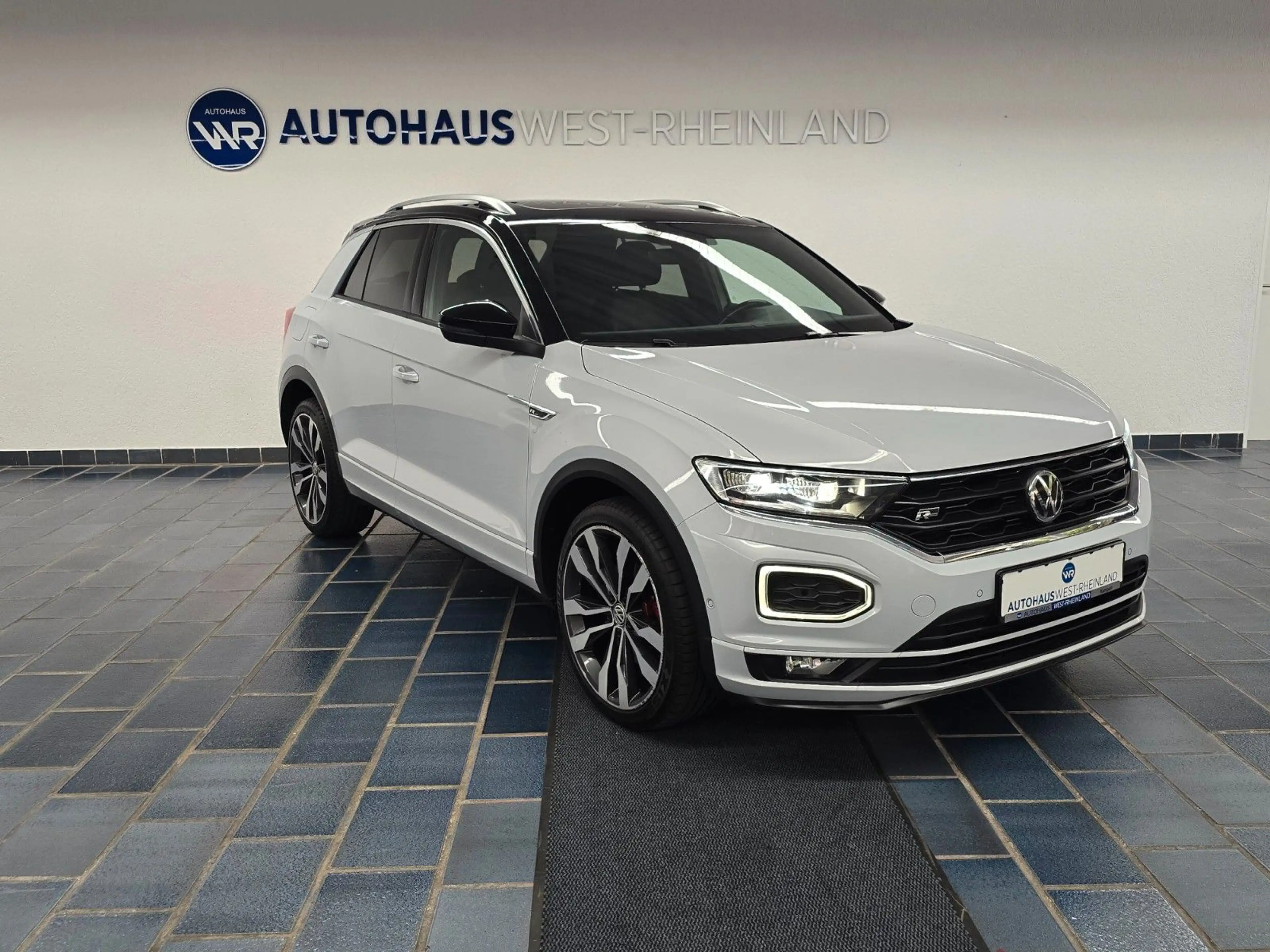 Volkswagen T-Roc Sport 4Motion*PANO*LED*RFK*AHK*ACC*SH*NAVI — photo 3