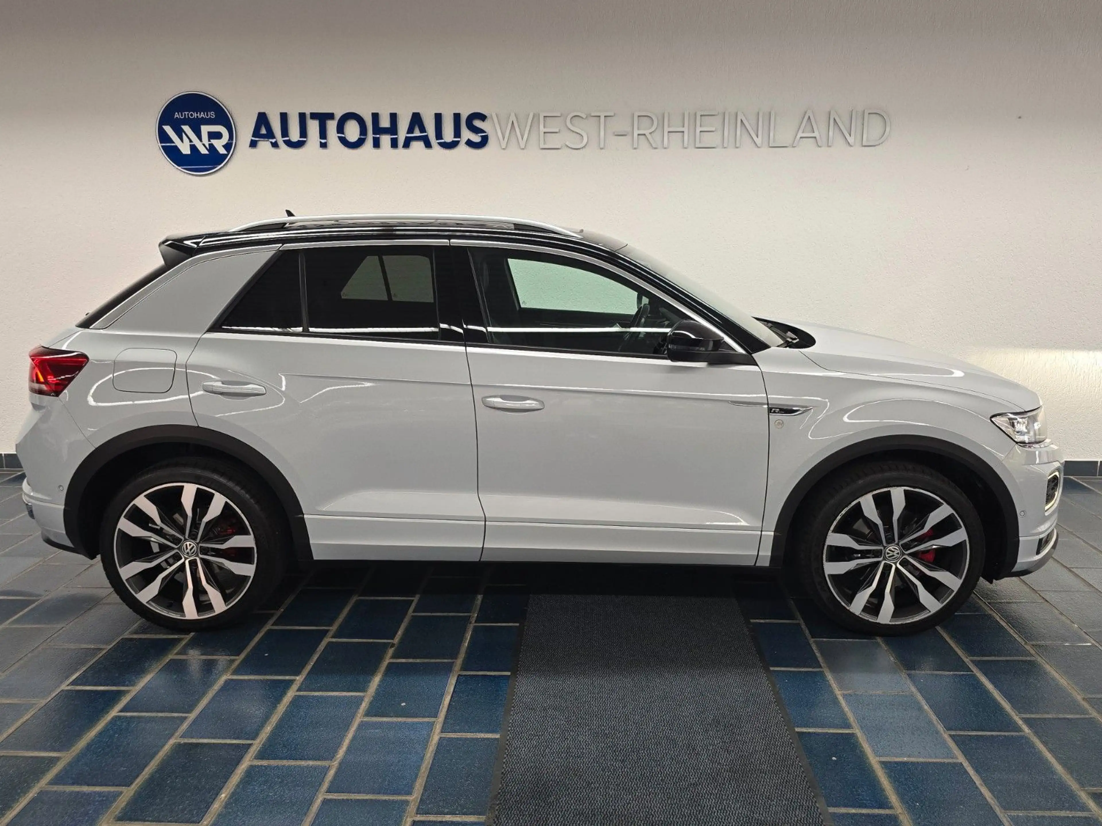 Volkswagen T-Roc Sport 4Motion*PANO*LED*RFK*AHK*ACC*SH*NAVI — photo 4