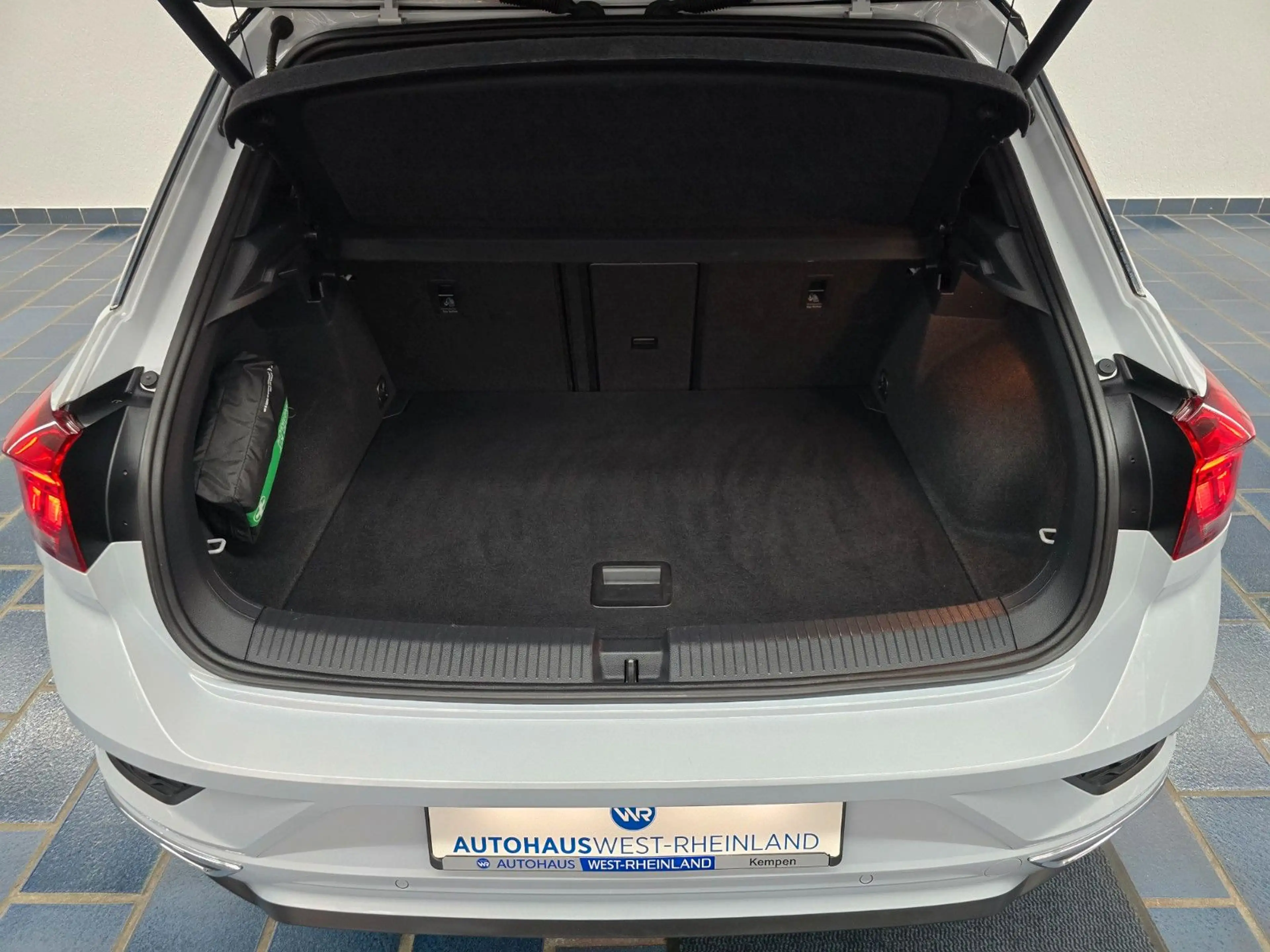 Volkswagen T-Roc Sport 4Motion*PANO*LED*RFK*AHK*ACC*SH*NAVI — photo 8