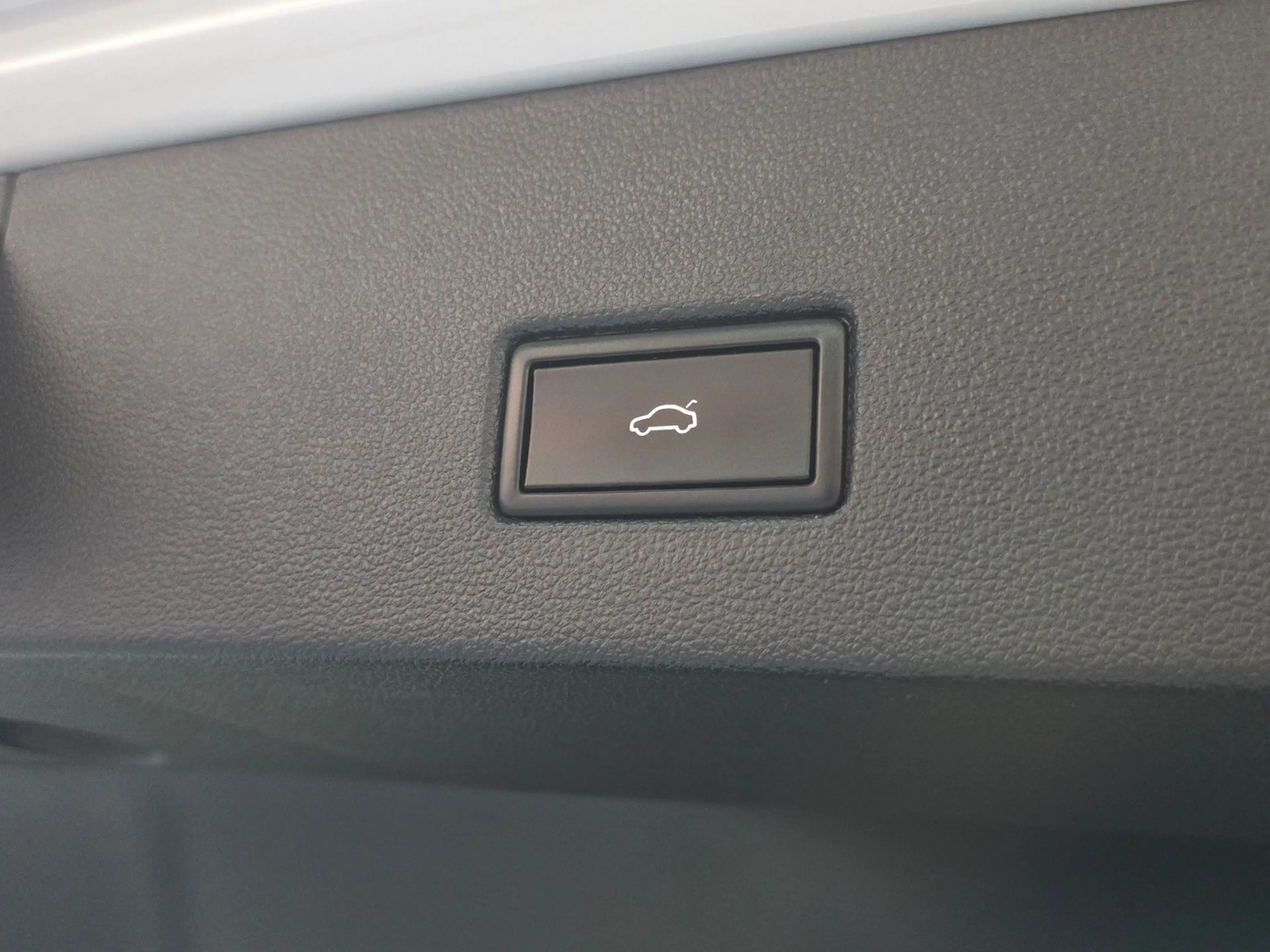 Volkswagen T-Roc Sport 4Motion*PANO*LED*RFK*AHK*ACC*SH*NAVI — photo 9