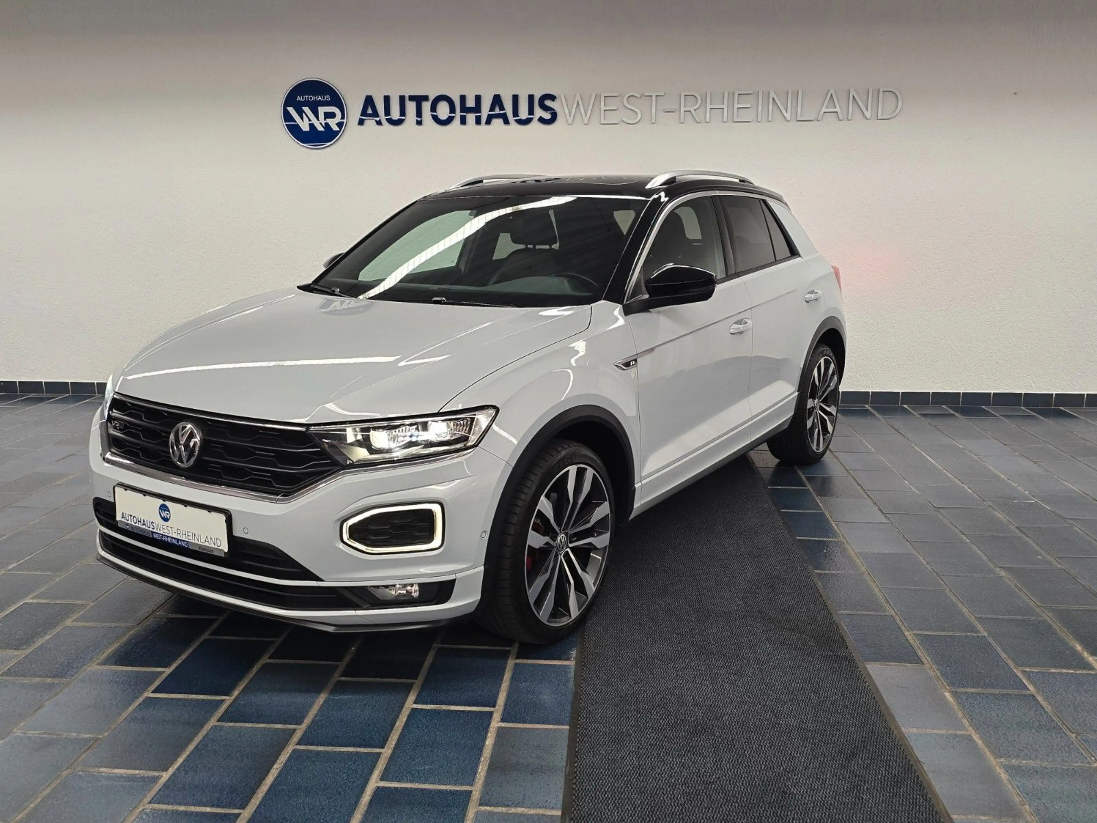 Volkswagen T-Roc Sport 4Motion*PANO*LED*RFK*AHK*ACC*SH*NAVI
