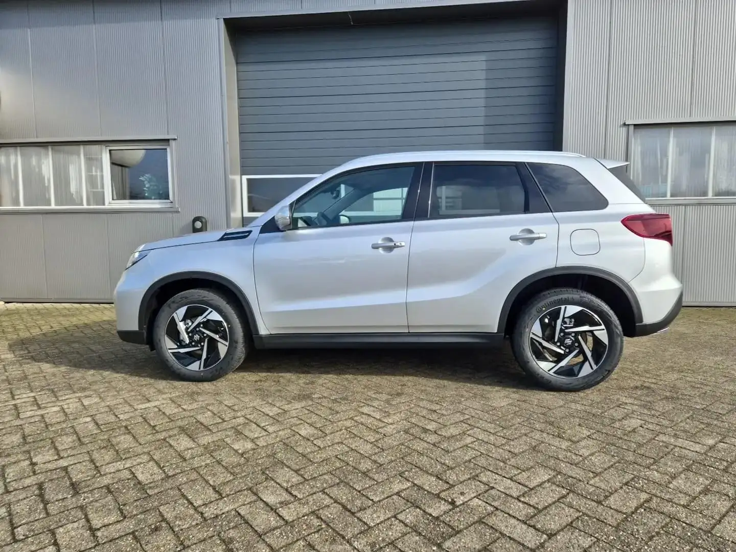 Suzuki Vitara 1.4 Boosterjet 129PS Hybrid Comfort+ Tei Argent - 2