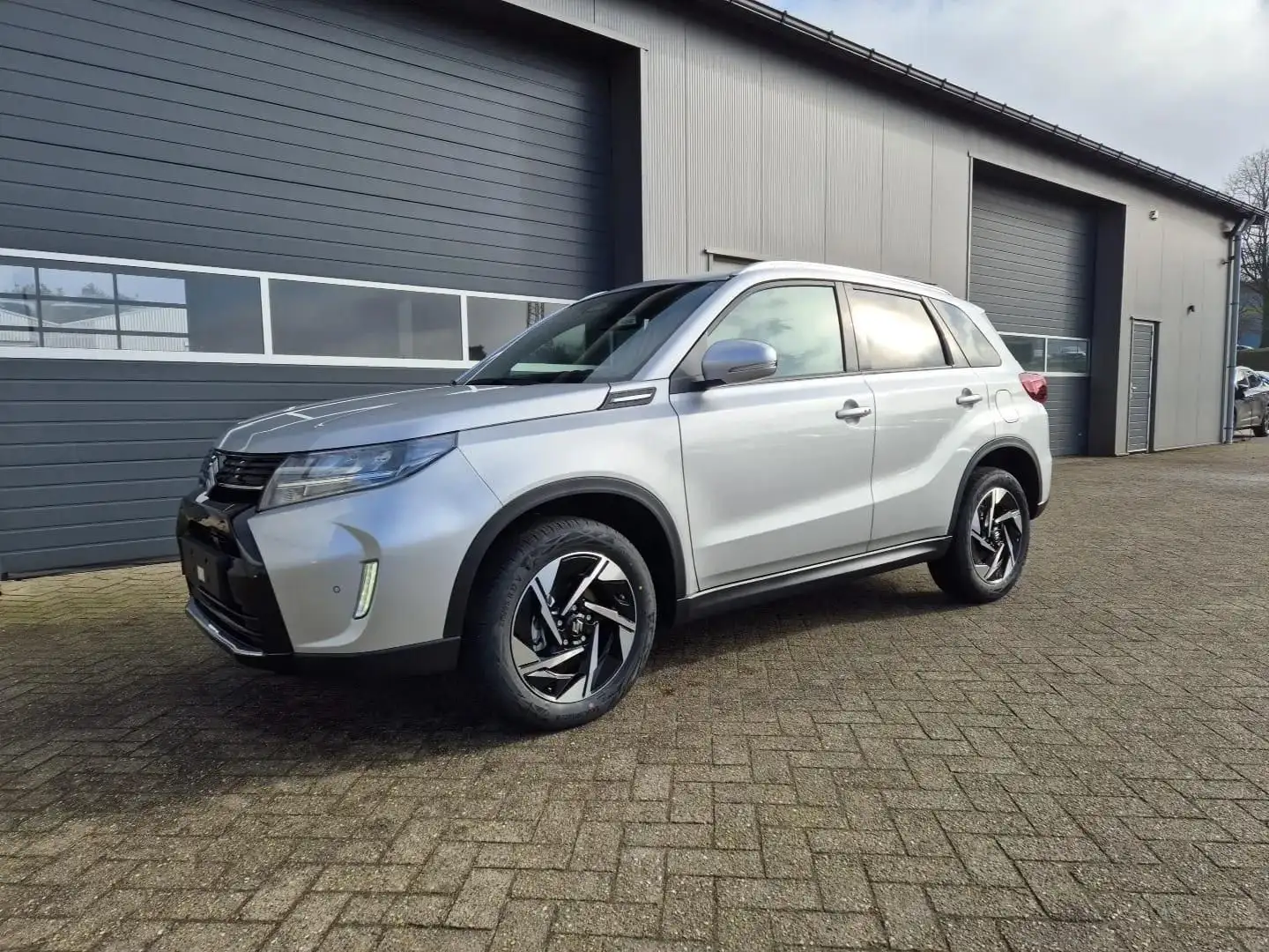 Suzuki Vitara 1.4 Boosterjet 129PS Hybrid Comfort+ Tei Argent - 1