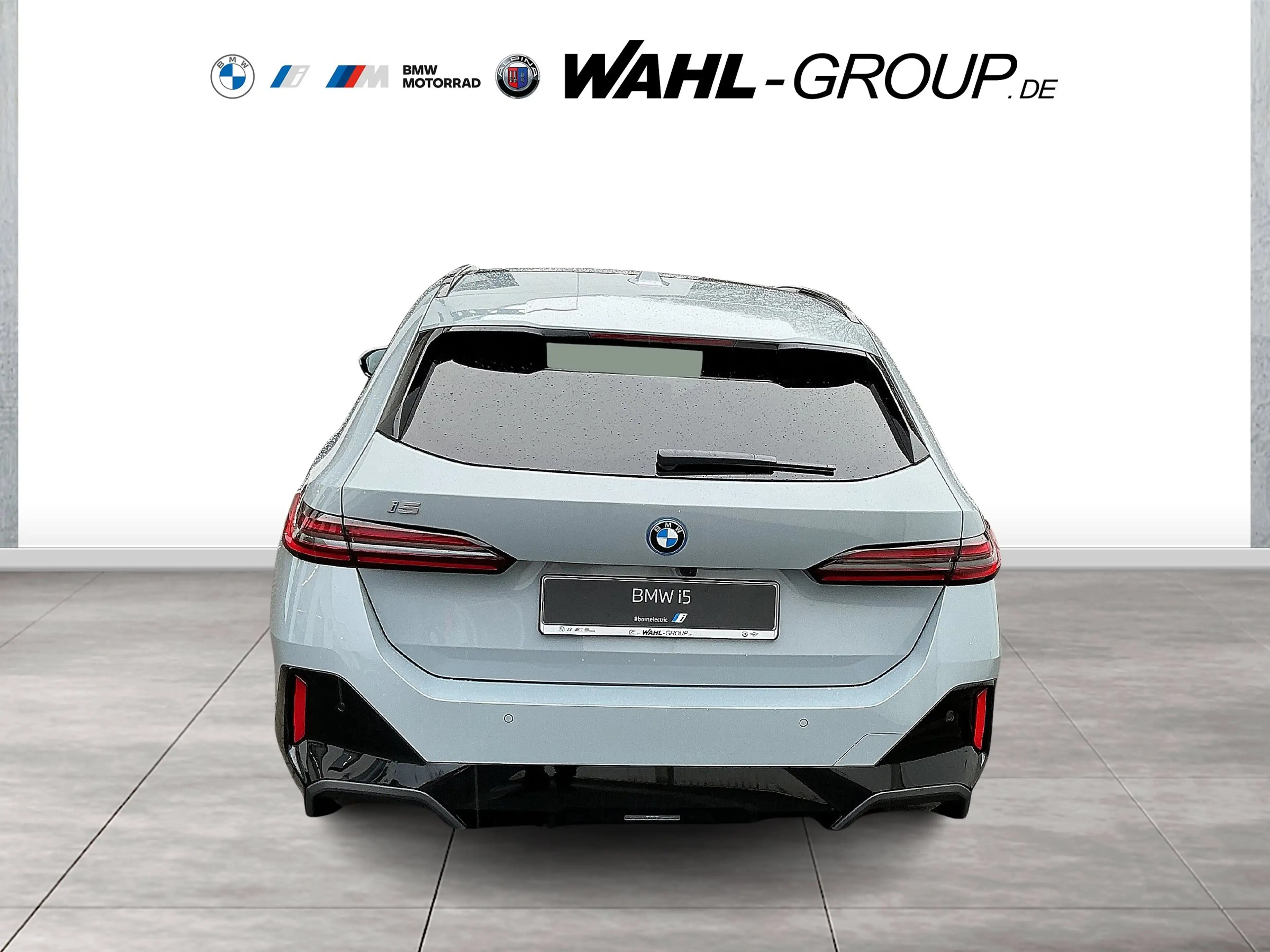 BMW i5 eDrive40 Touring M Sport Panorama AHK Innovation — photo 6