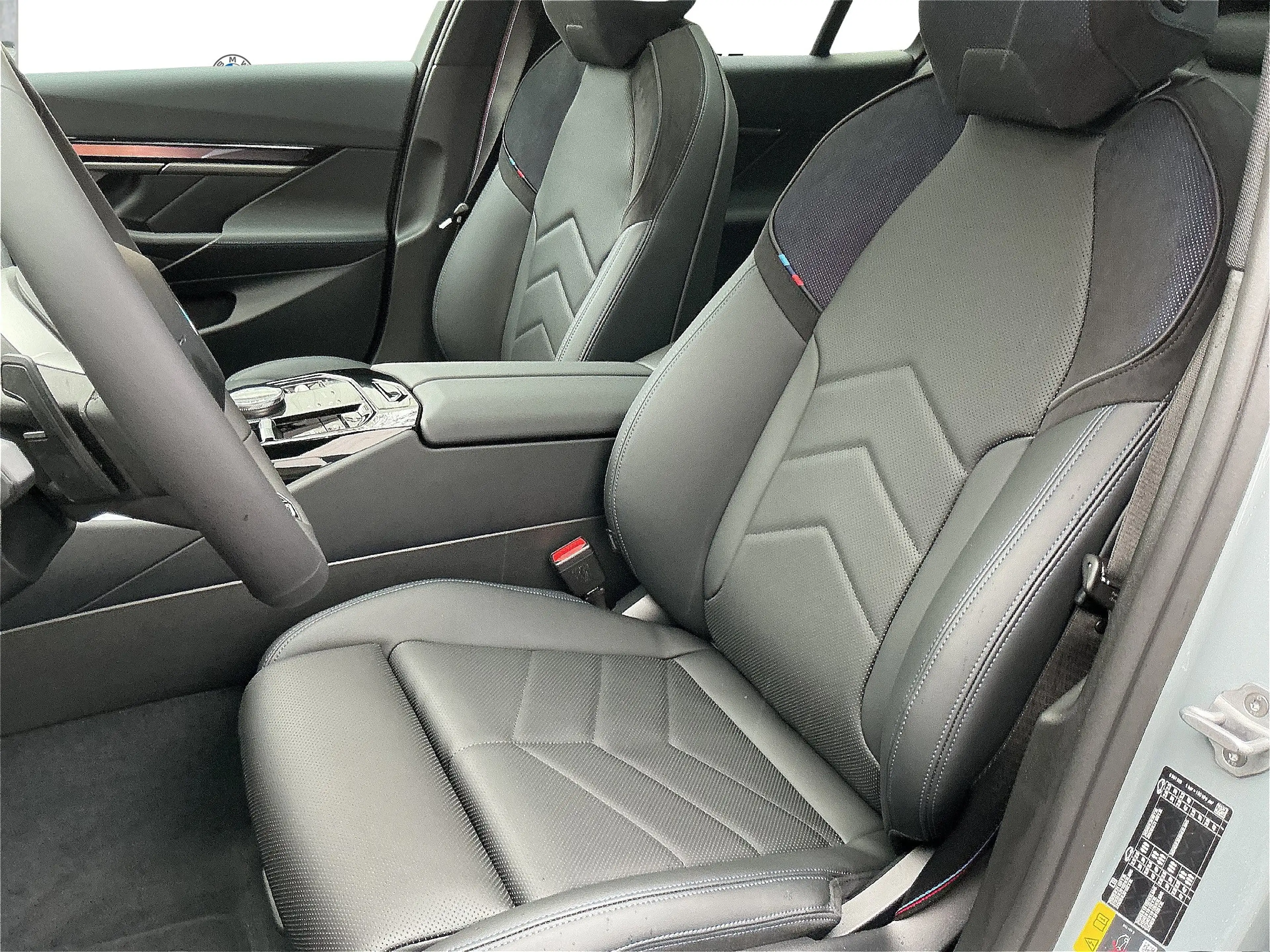 BMW i5 eDrive40 Touring M Sport Panorama AHK Innovation — photo 11